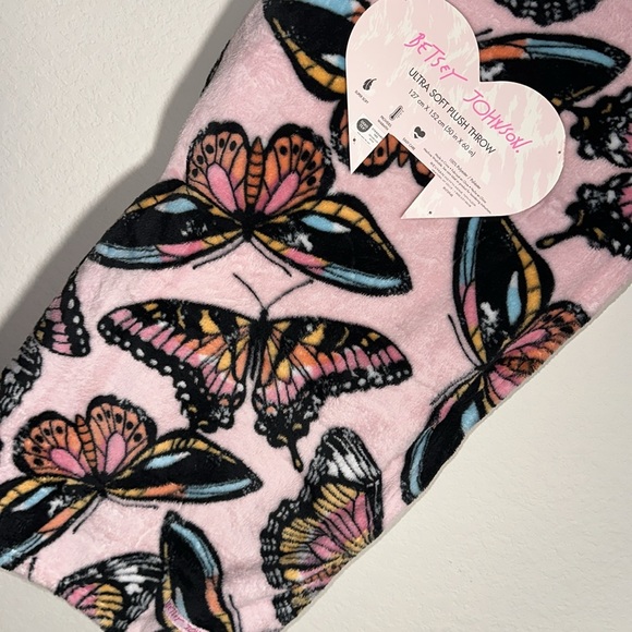 NEW BETSEY JOHNSON BLANKET BUTTERFLY PINK THROW - Picture 5 of 5